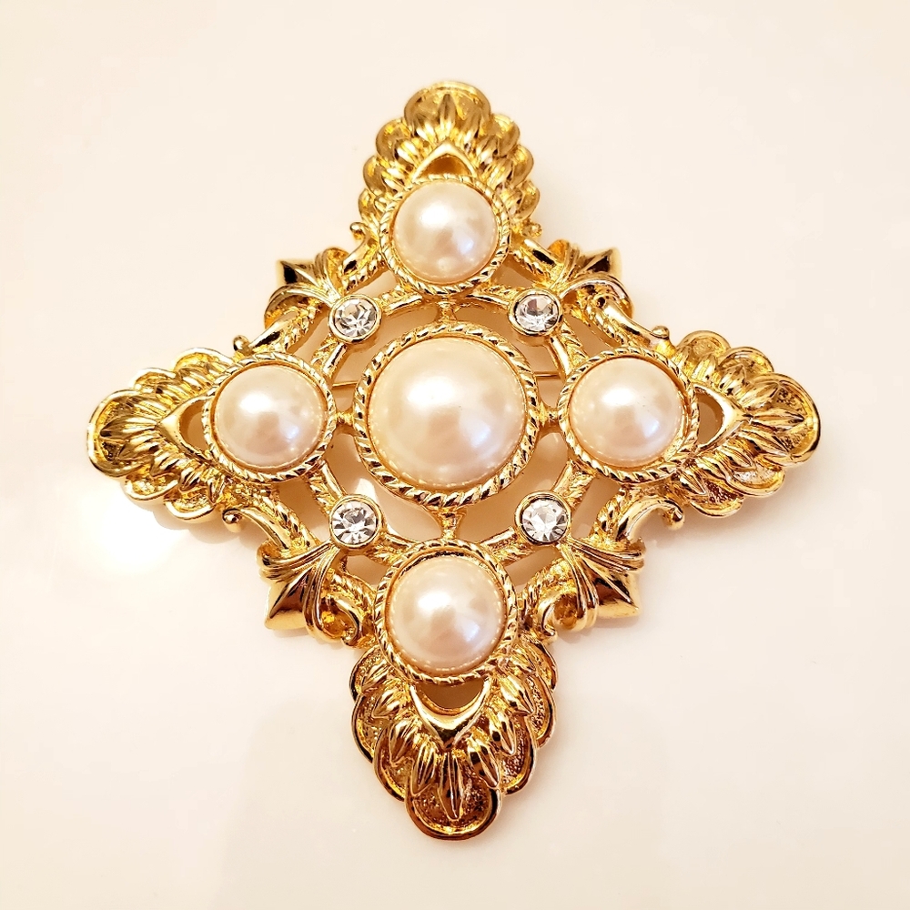 KJL for AVON Gold and Pearl Brooch Pendant, Kenneth J Lane